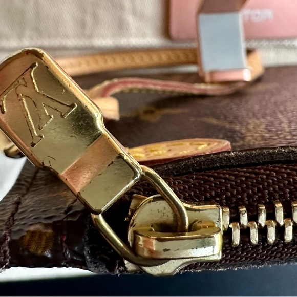 Authentic LV Monogram Pochehette - Picture 5 of 7